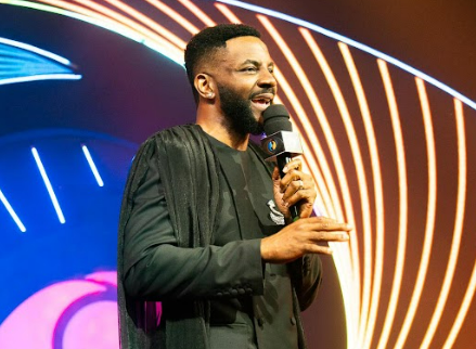 Ebuka-on-bbnaija-season-9-dressed-by-Mai-Atafo.