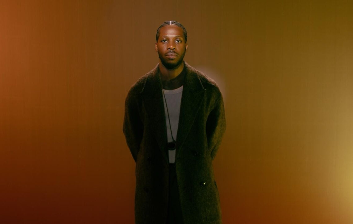 MNOV FUSES INDIE FOLK AND ALTERNATIVE R&B ON STRIKING DEBUT SINGLE ‘HERE’